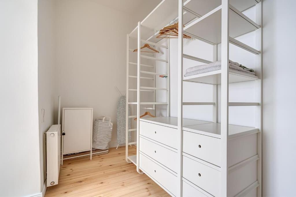 Spacious 2-Bedroom Flat In Old Town By Urban Rent Vilnius Luaran gambar