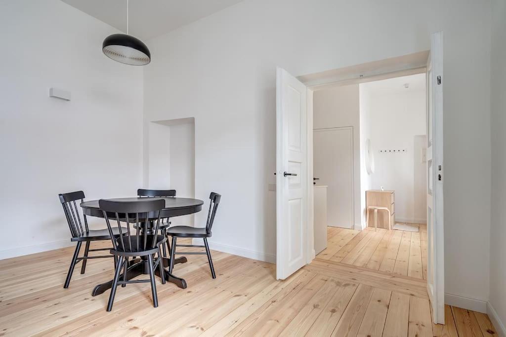 Spacious 2-Bedroom Flat In Old Town By Urban Rent Vilnius Luaran gambar