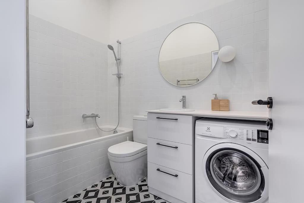 Spacious 2-Bedroom Flat In Old Town By Urban Rent Vilnius Luaran gambar