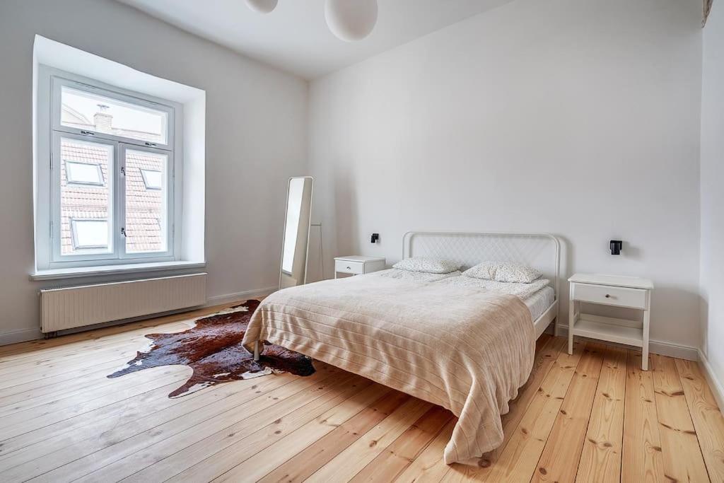 Spacious 2-Bedroom Flat In Old Town By Urban Rent Vilnius Luaran gambar