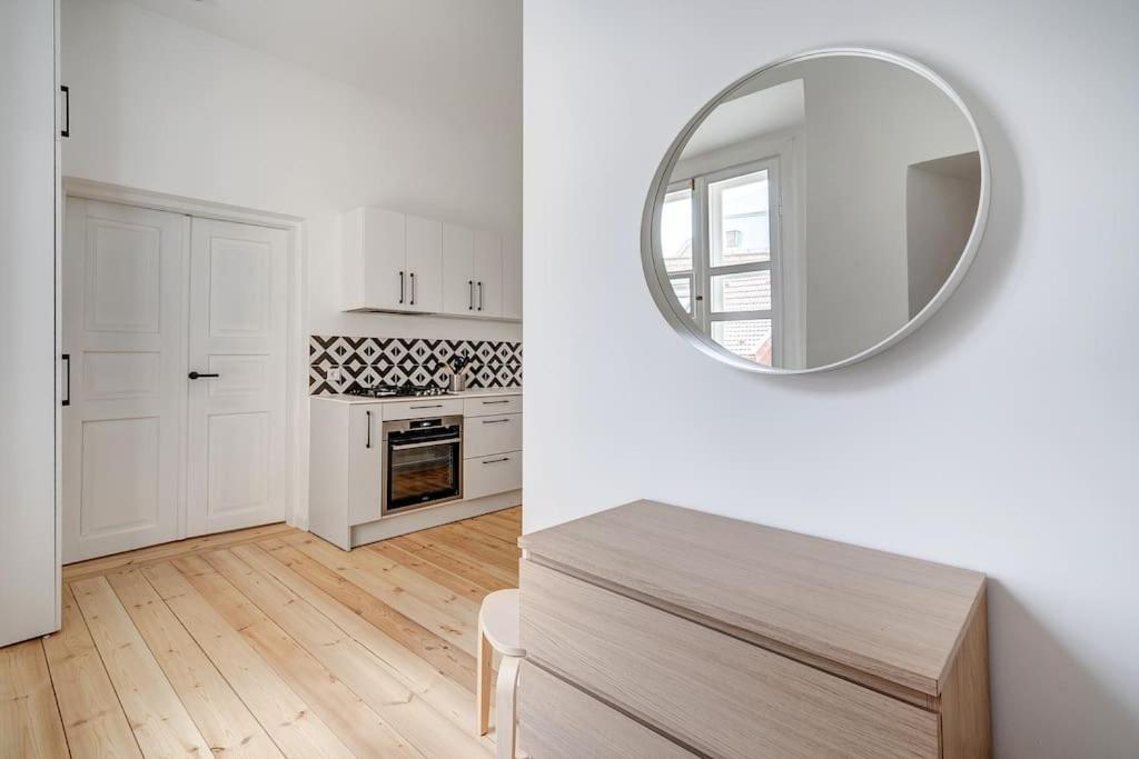 Spacious 2-Bedroom Flat In Old Town By Urban Rent Vilnius Luaran gambar