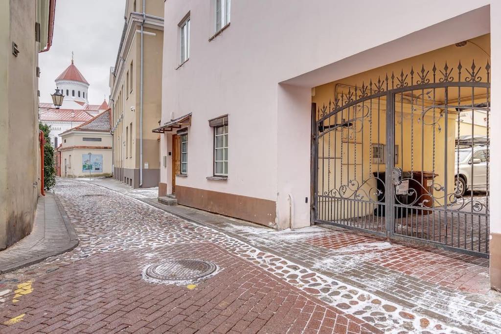 Spacious 2-Bedroom Flat In Old Town By Urban Rent Vilnius Luaran gambar