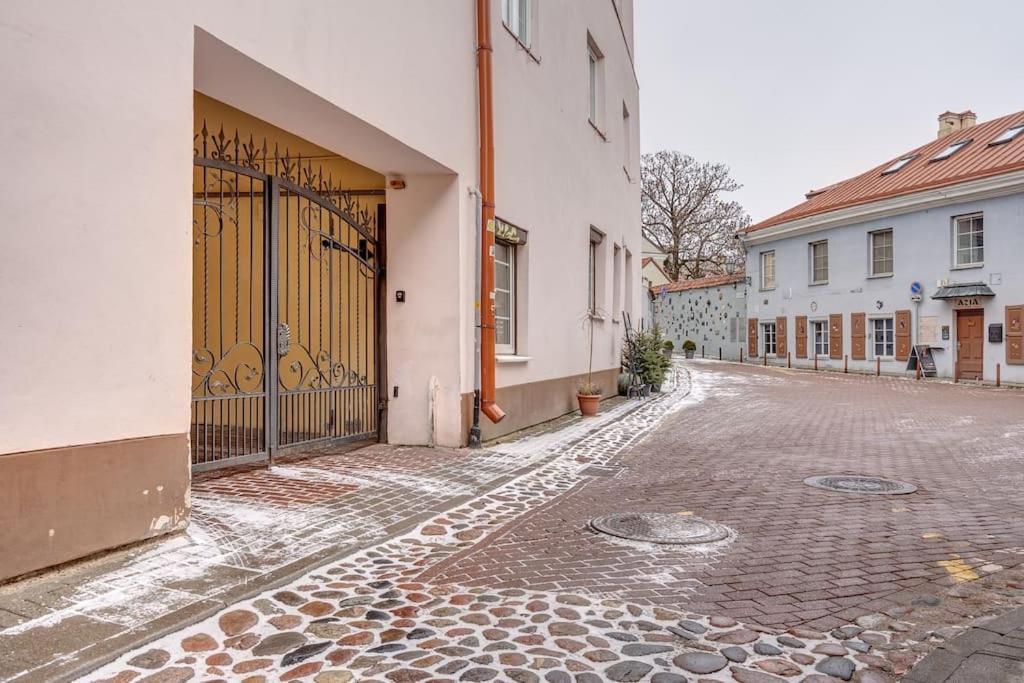 Spacious 2-Bedroom Flat In Old Town By Urban Rent Vilnius Luaran gambar