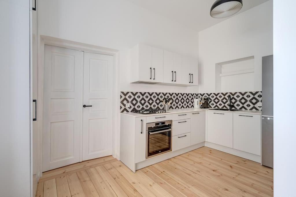 Spacious 2-Bedroom Flat In Old Town By Urban Rent Vilnius Luaran gambar