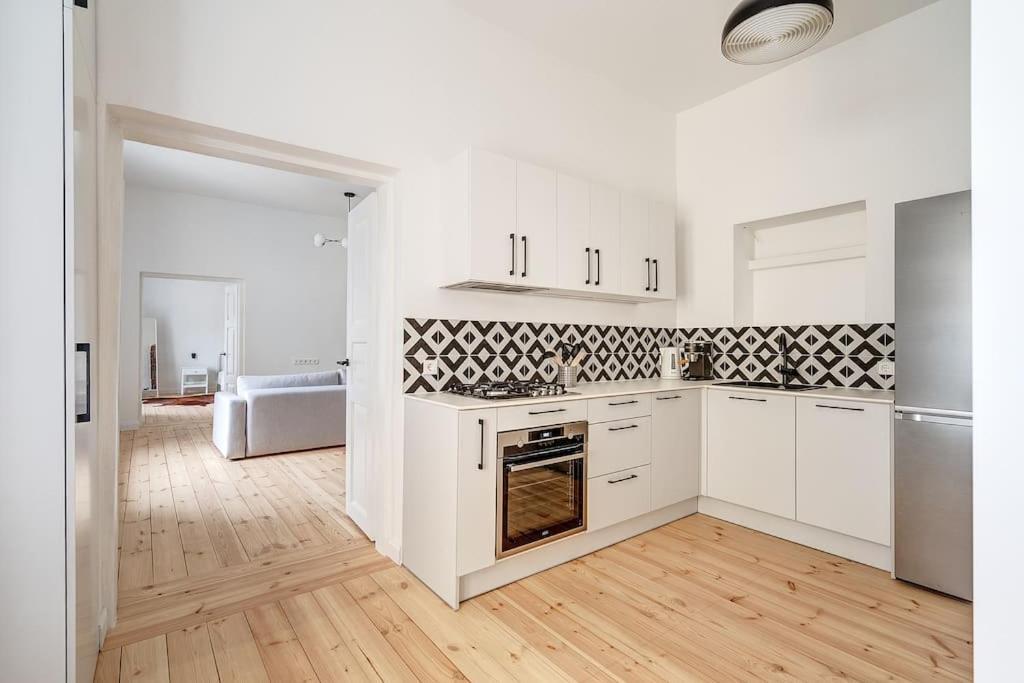 Spacious 2-Bedroom Flat In Old Town By Urban Rent Vilnius Luaran gambar