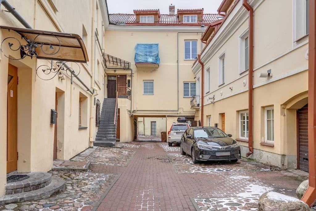 Spacious 2-Bedroom Flat In Old Town By Urban Rent Vilnius Luaran gambar