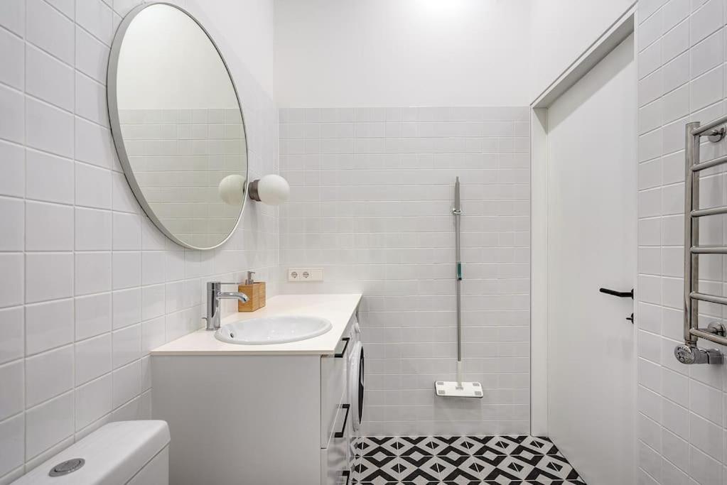Spacious 2-Bedroom Flat In Old Town By Urban Rent Vilnius Luaran gambar
