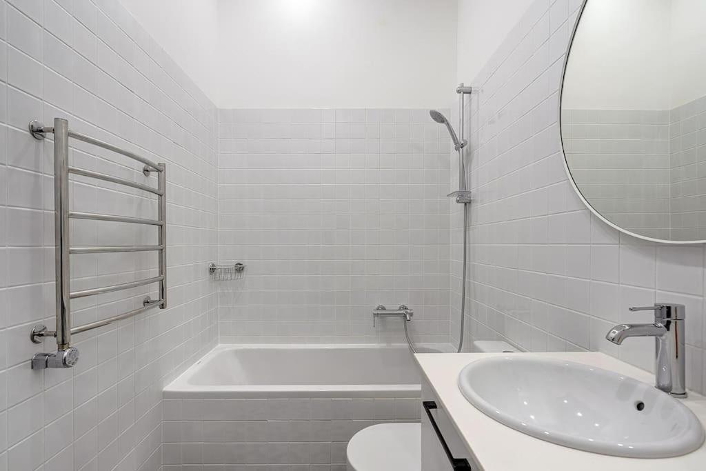 Spacious 2-Bedroom Flat In Old Town By Urban Rent Vilnius Luaran gambar
