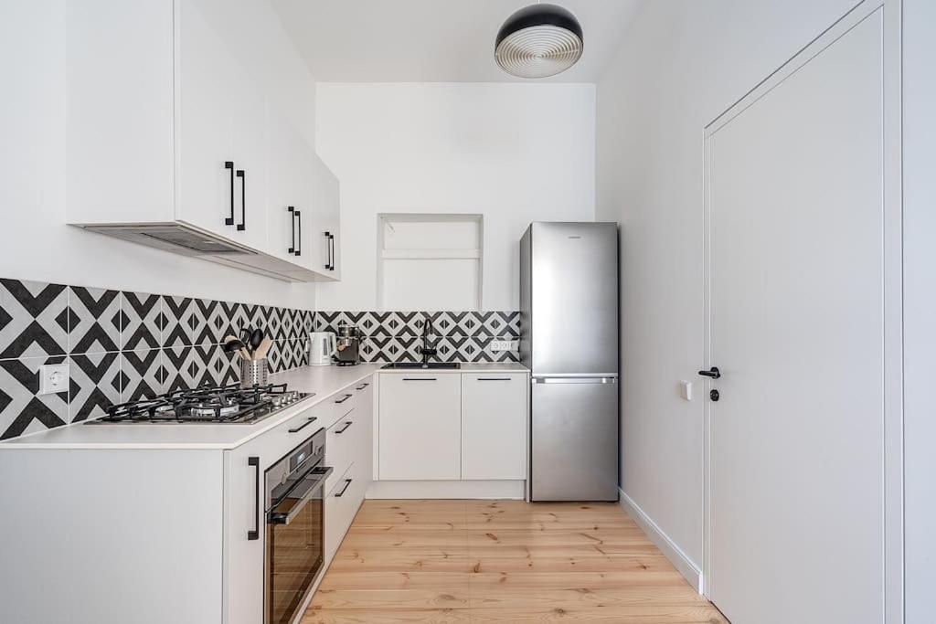 Spacious 2-Bedroom Flat In Old Town By Urban Rent Vilnius Luaran gambar